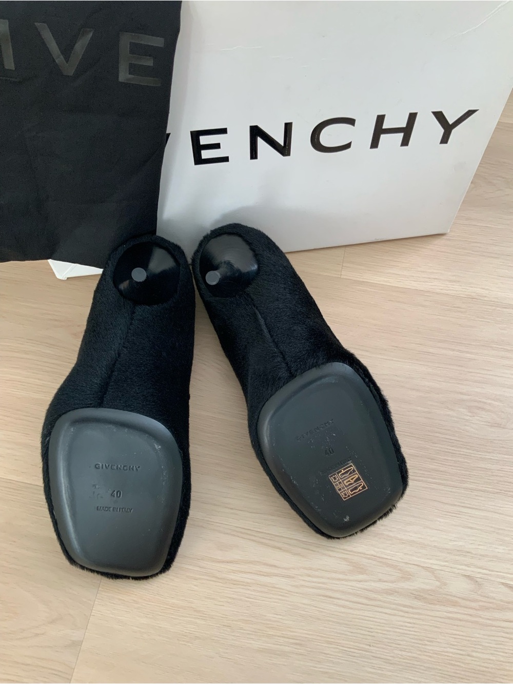 GIVENCHY  Lambskin Pumps - Picture 8 of 8